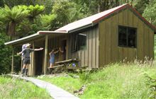 Belltown Manunui Hut . Kahurangi National Park