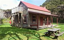 Whariwharangi Hut . Abel Tasman National Park